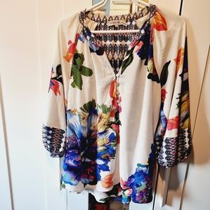 🌟3/$40 Sale!🌟 Colourful Floral Blouse